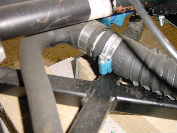 Not very clear view of
                lower hose 'T' section
